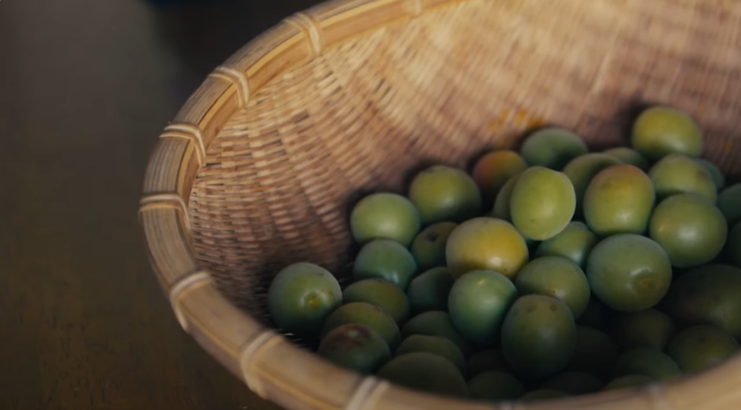 Arsyet pse nuk duhet të hamë kurrë fruta të papjekura