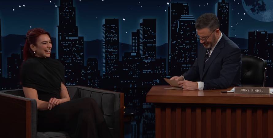 “Hyp se t’vrava, zhdryp se t’vrava”, Jimmy Kimmel lexon disa shprehje në shqip, Dua Lipa ia përkthen dhe ia tregon kuptimin e tyre