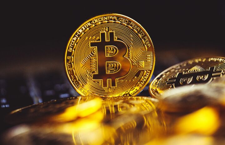Bitcoin arrin vlerën në mbi 50,000 dollarë, për herë të parë në më shumë se dy vjet
