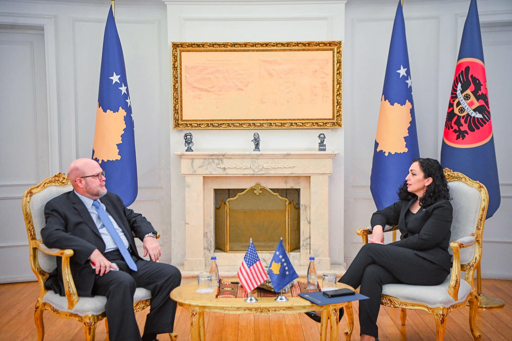 Osmani takohet me Hovenierin dhe flasin për rregulloren e BQK-së dhe planin e tranzicionit