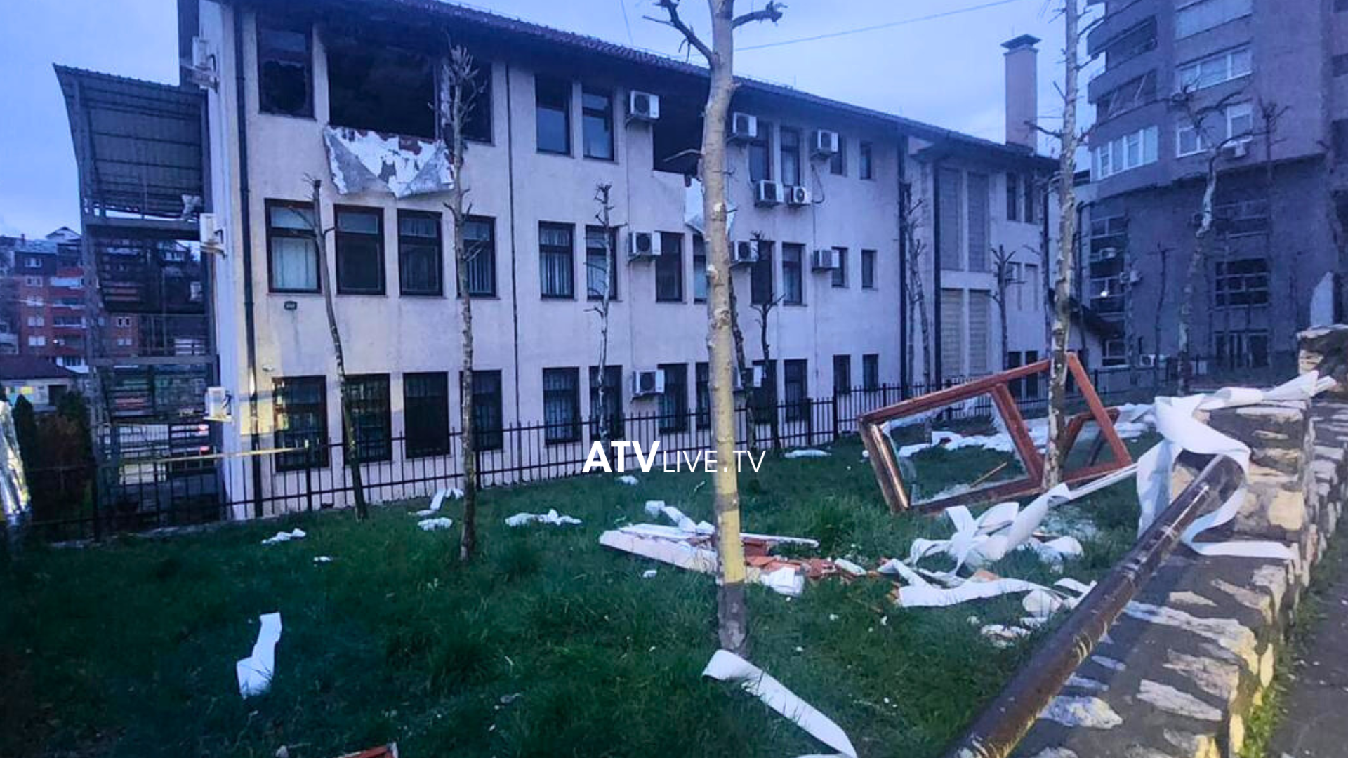 Zjarri në Gjykatën e Kaçanikut, dyshohet se u shkaktua qëllimisht nga disa persona