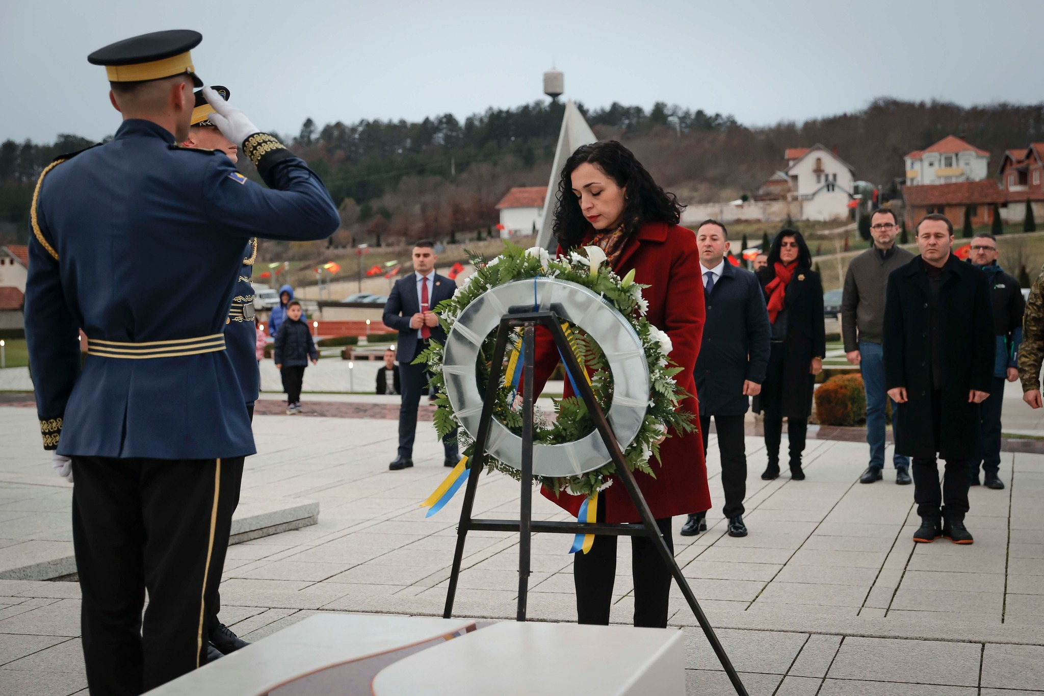 Krerët e shtetit sot bëjnë homazhe në Prekaz