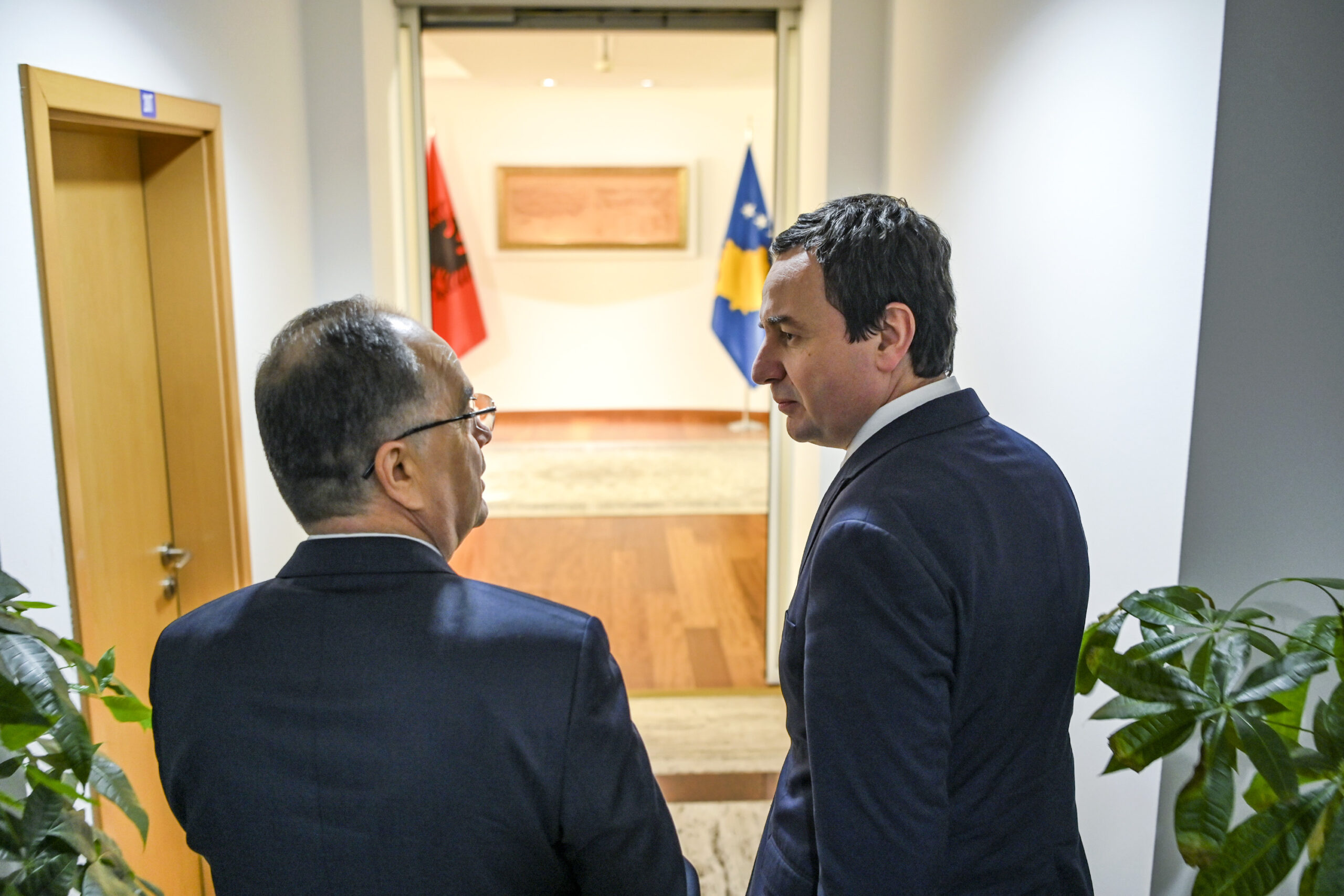 Presidenti Begaj këshillon Kosovën: Dëgjojeni më shumë ShBA-në e BE-në