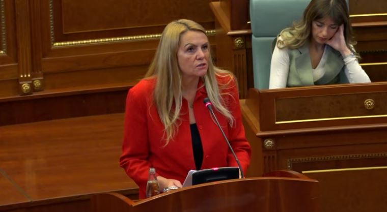 Testi i drogës, deputetja Kadrijaj: Ka politikanë që e përdorin, shihen prej sjelljeve