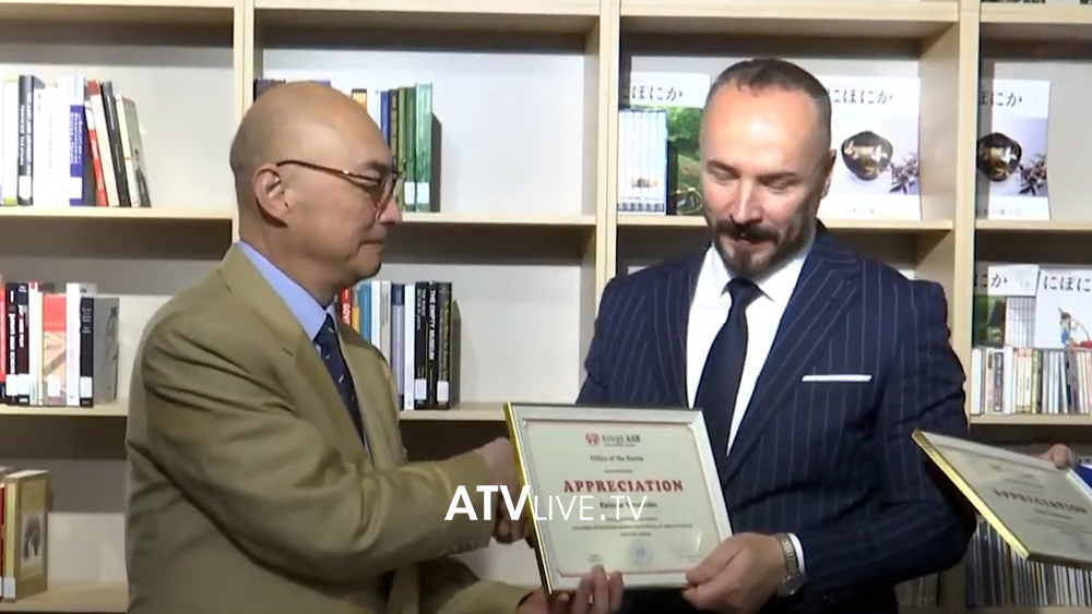 Biblioteka e Kolegjit AAB pasurohet me libra nga autorë japonezë