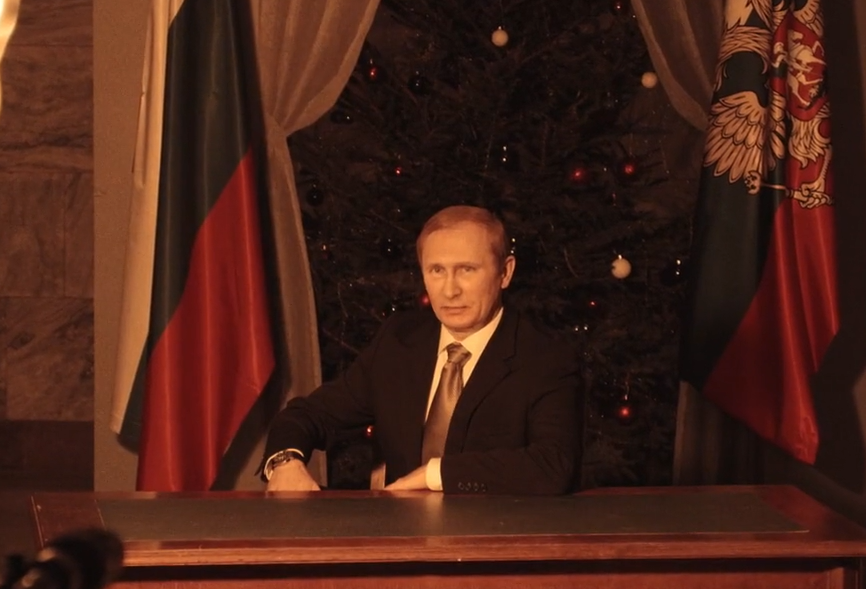 Përkulur në dysheme, i veshur me pelena: Një film biografik për Putinin i realizuar me inteligjenc artificiale