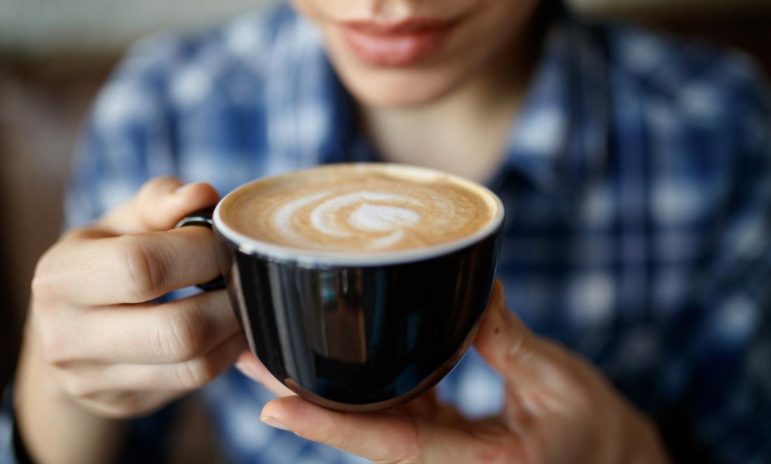Disa shenja që tregojnë se po pini më shumë kafe seç duhet