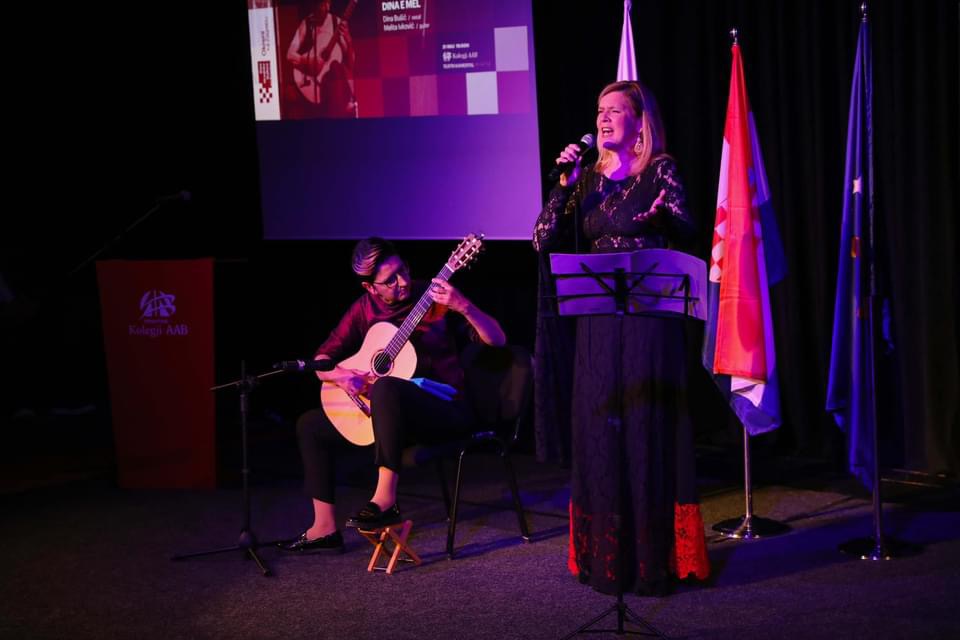 “Bërbili” me këngët e arbëneshëve të Kroacisë në Teatrin Kamertal në AAB