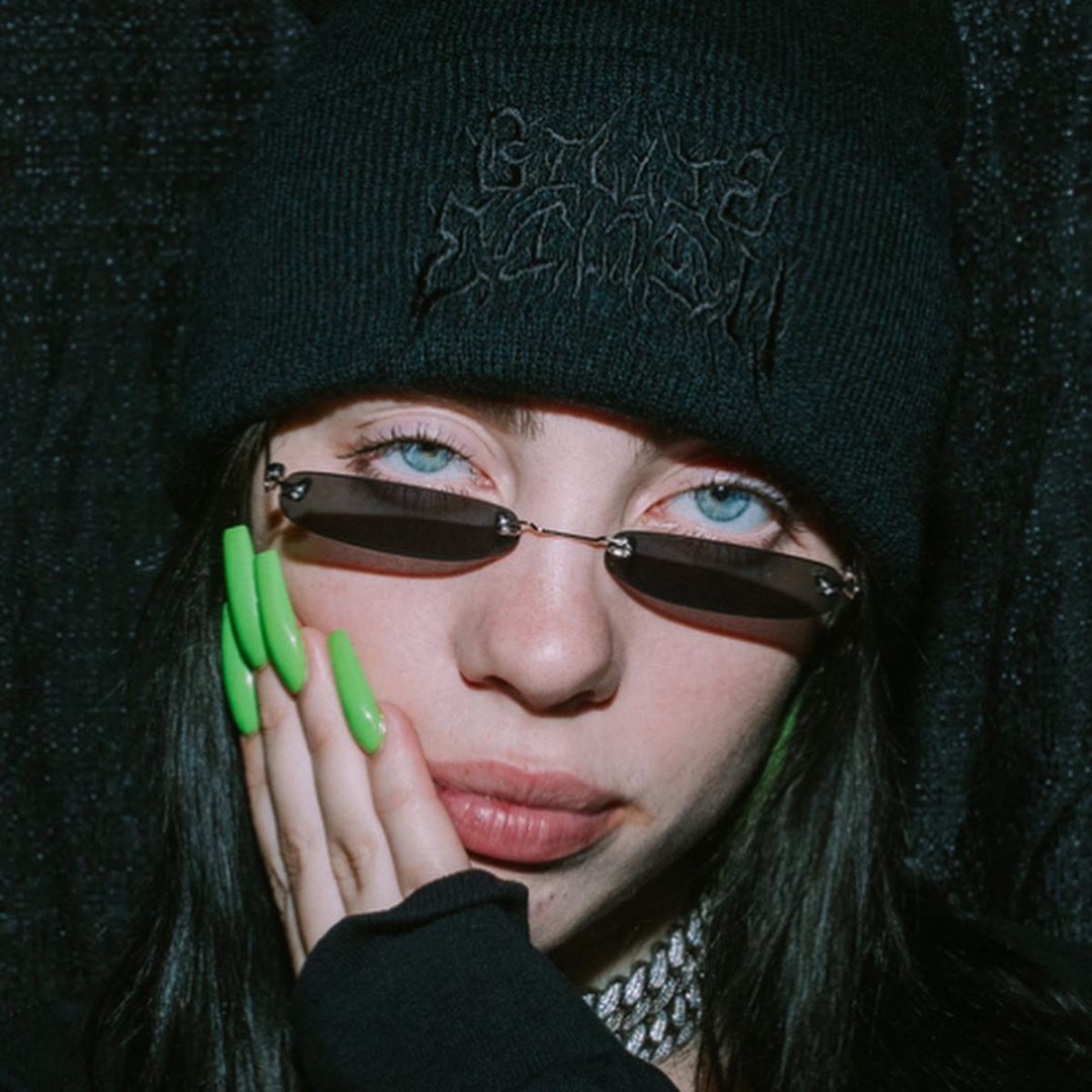 Billie Eilish me “Birds of a Feather” zë vendin e parë në të dyja renditjet botërore të Billboard