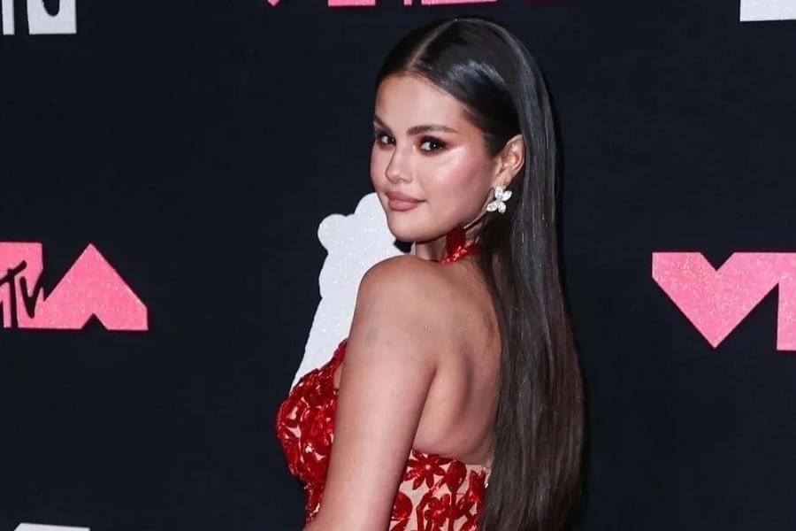 Selena Gomez bëhet miliardere
