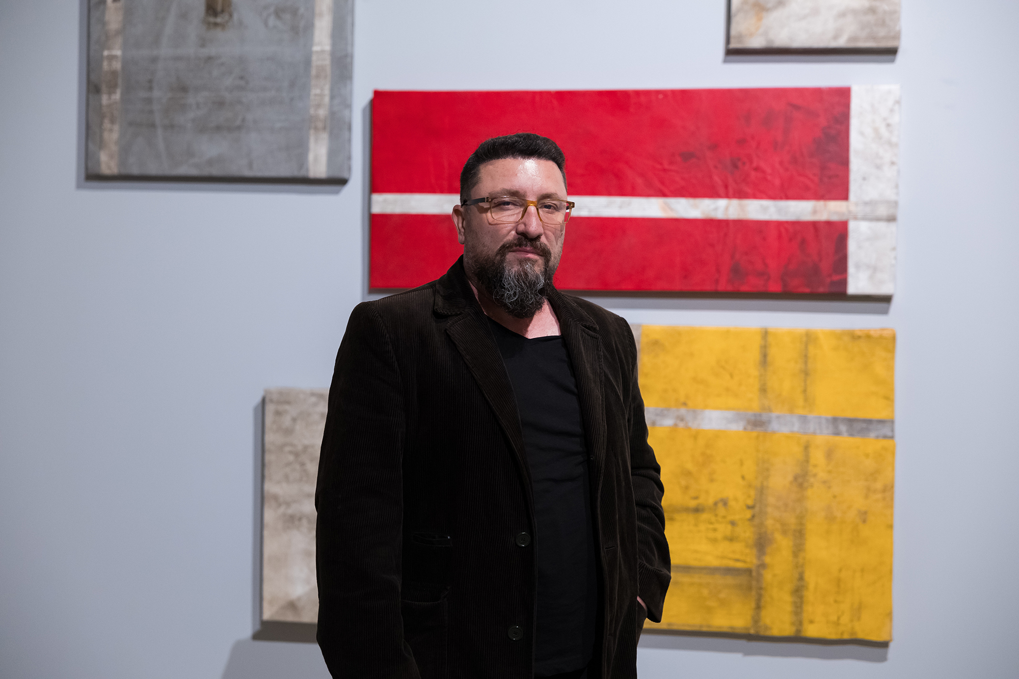 “Pas një muri ka mure të tjera” / Galeria “GOCAT” në Tiranë çel ekspozitën e artistit Naim Spahiu