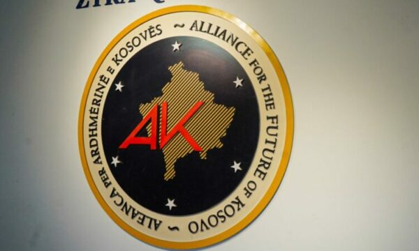Kandidatët e AAK-së premtojnë mbështetje për bizneset dhe pensionistët