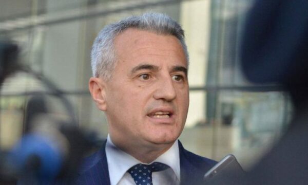 Avokati Koci dërgon në Kushtetuese zgjedhjen e presidentes