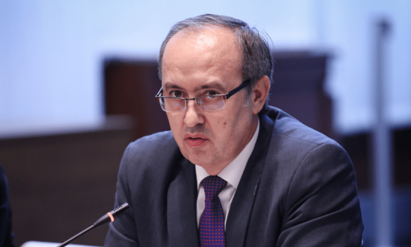 Hoti: Në Britani ulen taksat për energjinë, në Kosovë qytetarët paguajnë më shumë