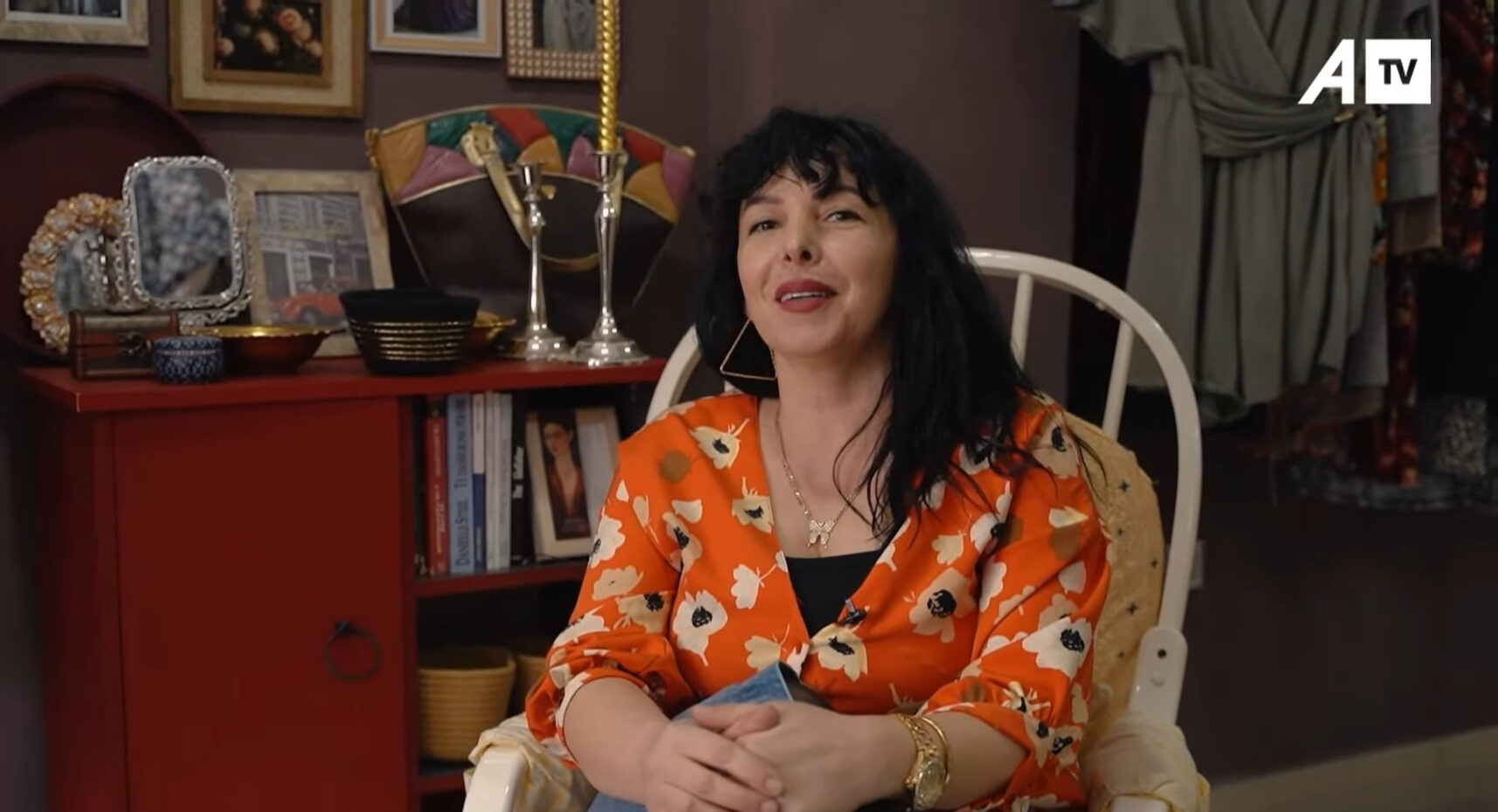 Aktorja Edita Dula me ide të veçantë biznesi, shet rroba të përdorura
