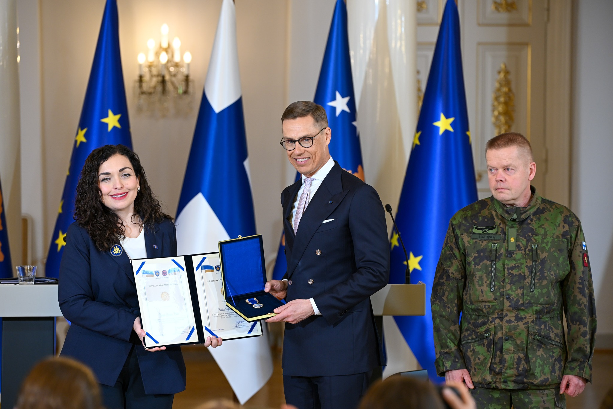 Presidentja Osmani ndan Medaljen Presidenciale Ushtarake për Forcat e Armatosura të Finlandës