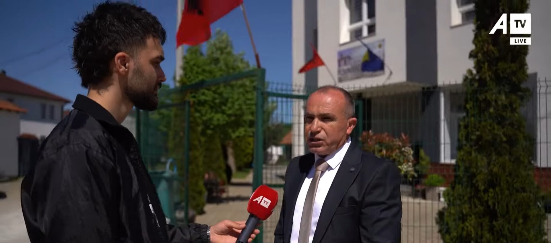 Zojzi nderon heroin Sinan Thaqi: Kujtimi për dëshmorin u mbajt gjallë nga brezi i ri
