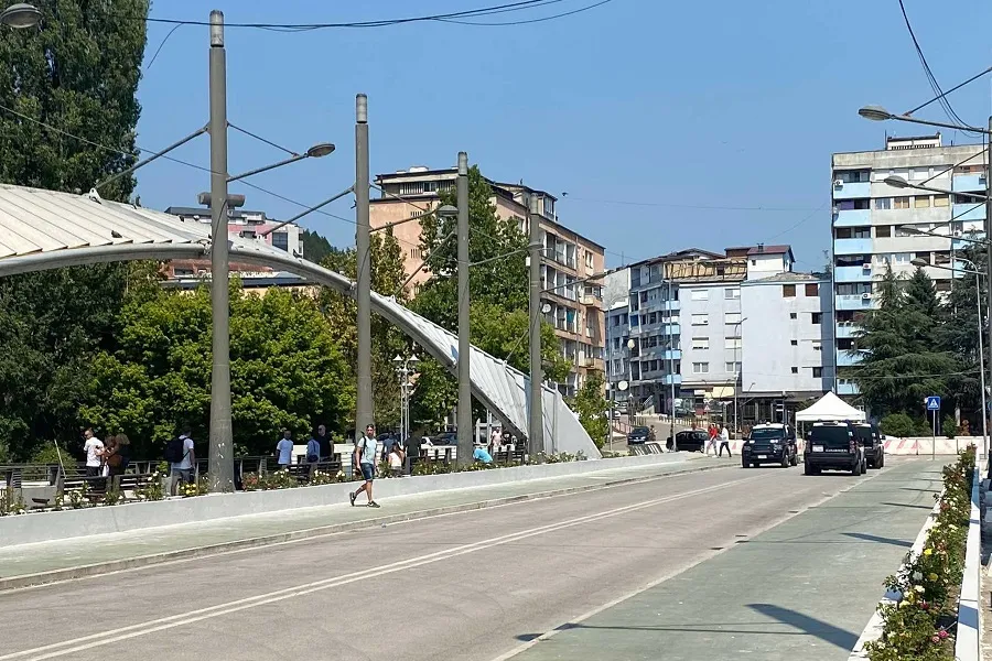 ​Dëmtim i shenjave publike në Zveçan, Policia nis hetimet