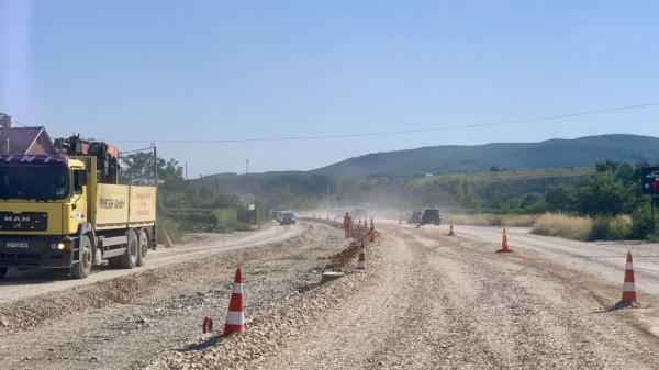 ​Nesër ndërprehet qarkullimi në rrugën Prishtinë-Pejë