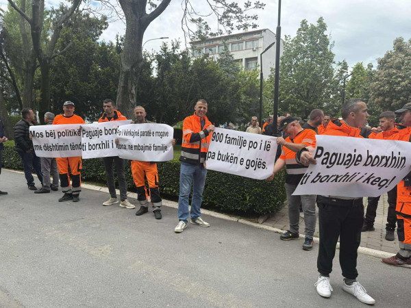 ​Punëtorët e “Pastrimit” protestojnë para komunës, Rama fajëson menaxhmentin