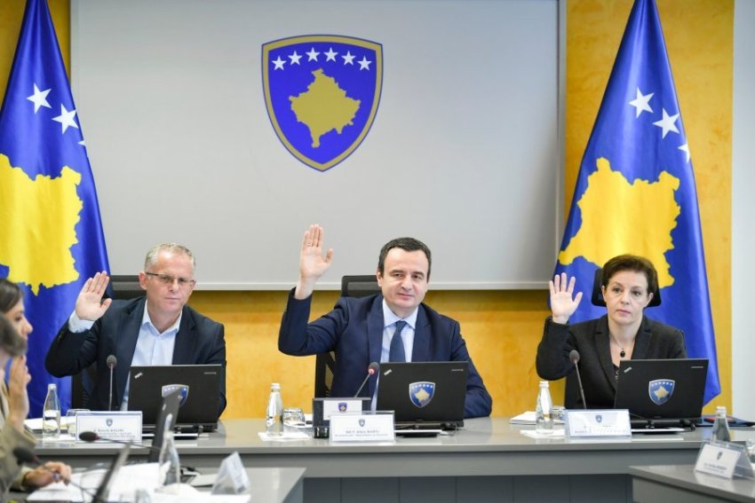 Qeveria Kurti ua ndan studentëve nga 100 euro