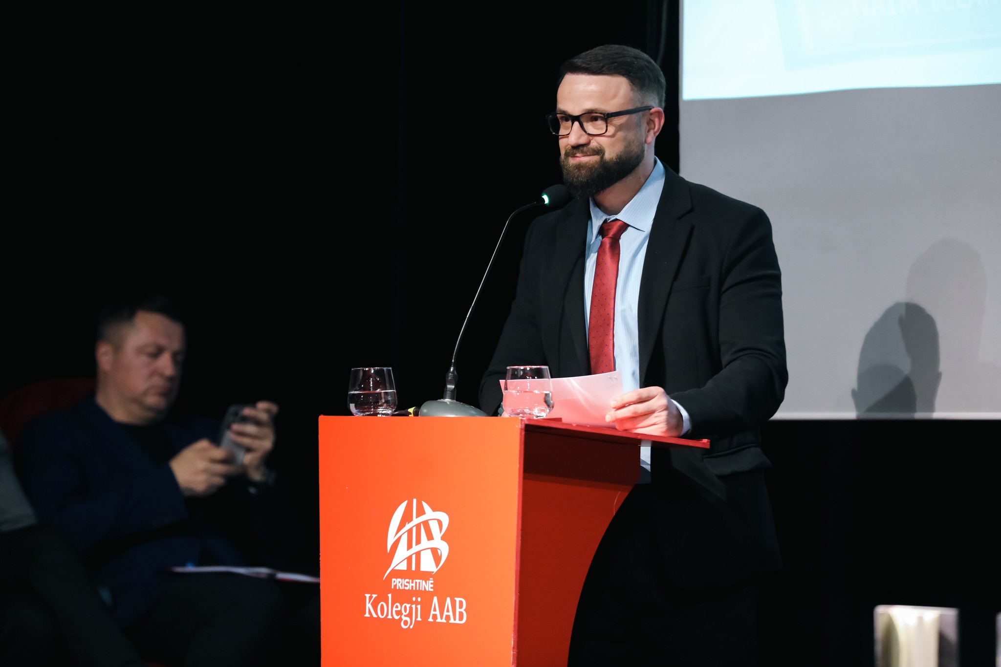 Profesori i Kolegjit AAB Naim Telaku promovon librin “Aetos”