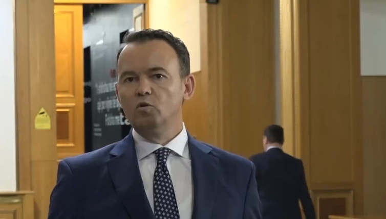 Peci: Guxo s’ka marrë ftesë nga presidentja, do të duhej sepse jemi subjekt i regjistruar në KQZ