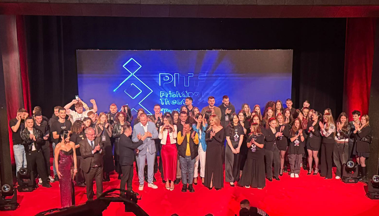 Festivali i vetëm ndërkombëtar i teatrit në Kosovë përmbyll edicionin e 9-të, çmimi kryesor shkon në Bosnje dhe Hercegovinë