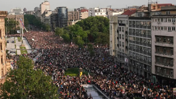 ​Avokati Stojkoviç: Protestat në vjeshtë mund ta rrëzojnë Vuçiqin
