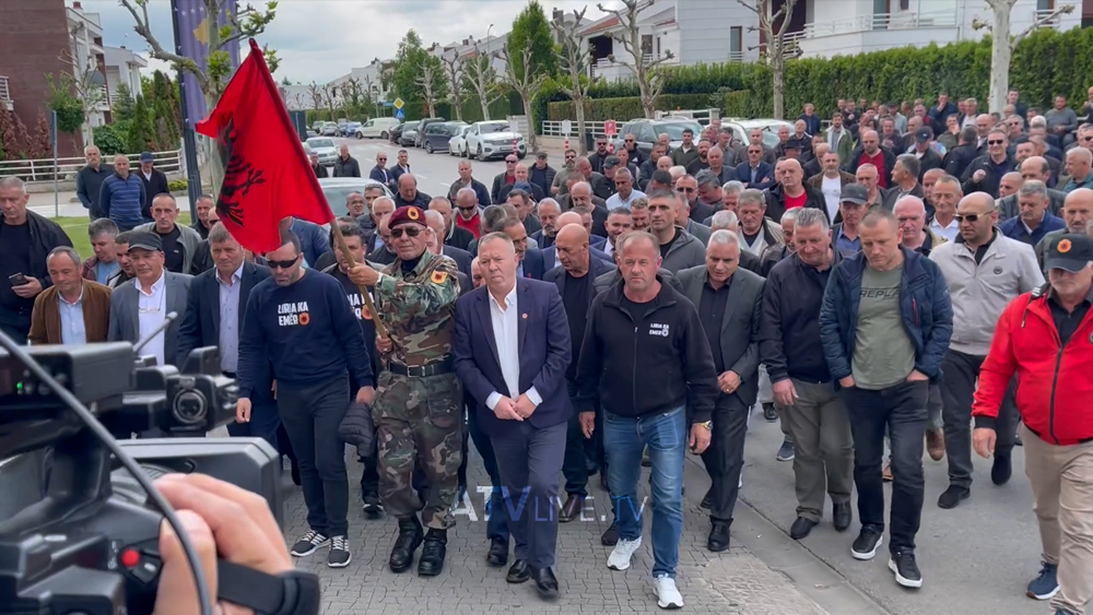 Veteranët e OVL-UÇK-së protestojnë rotestojnë kundër vizitës së kryetares së Trupit Gjykues të Gjykatës Speciale, Ekaterina Trendafilova