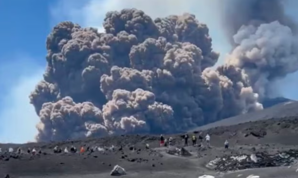 Shpërthen vullkani Etna në Sicili të Italisë
