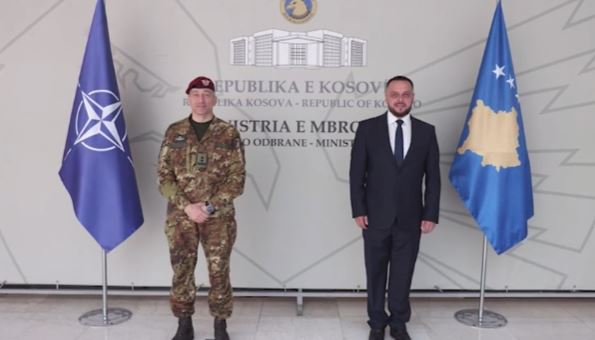 Maqedonci takon komandantin e KFOR-it