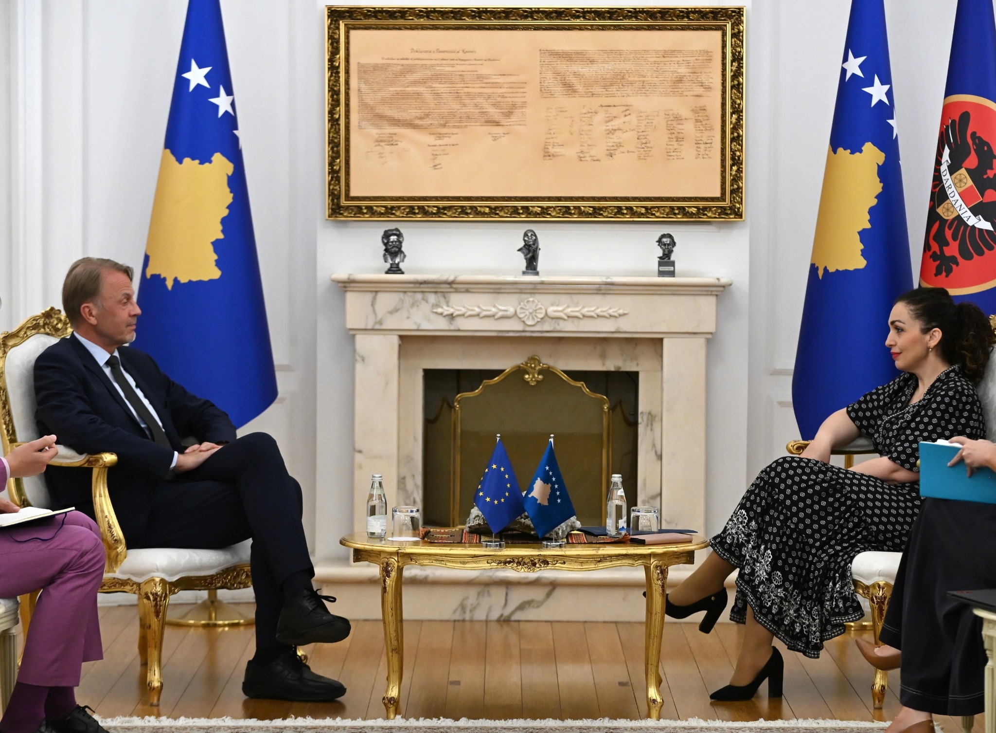 Presidentja Osmani pret në takim Shefin e BE-së në Kosovë, fokusi te konstituimi i Kuvendit
