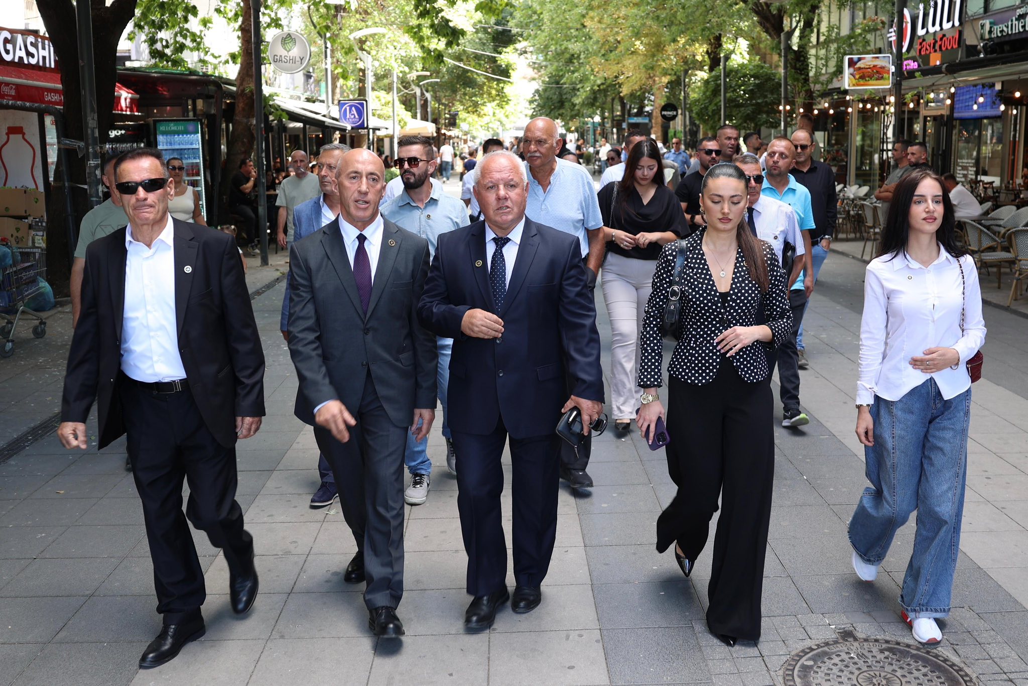 Dita e tetë e fushatës, AAK premton zhvillim në komunat ku kandidon