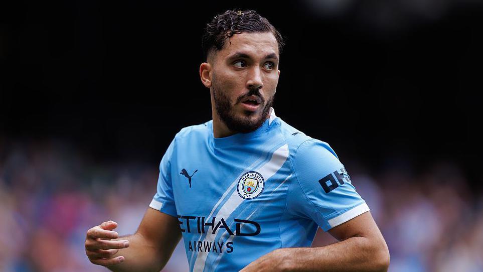 Rayan Cherki rikthehet tek Man.City pas lëndimit që e la jashtë fushave të gjelbërta.