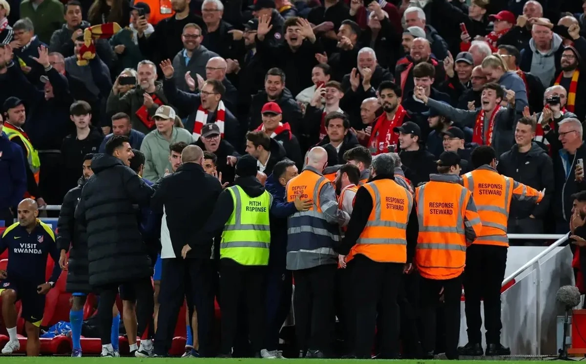 UEFA dënon Simeonen me një ndeshje pezullim pas incidentit në “Anfield”
