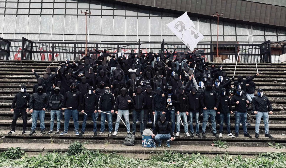 Dy policë morën lëndime, katër tifozë u shoqëruan në stacionin policor/ Detaje të reja nga tentim përleshja mes “Plisave” dhe “Ujqve”