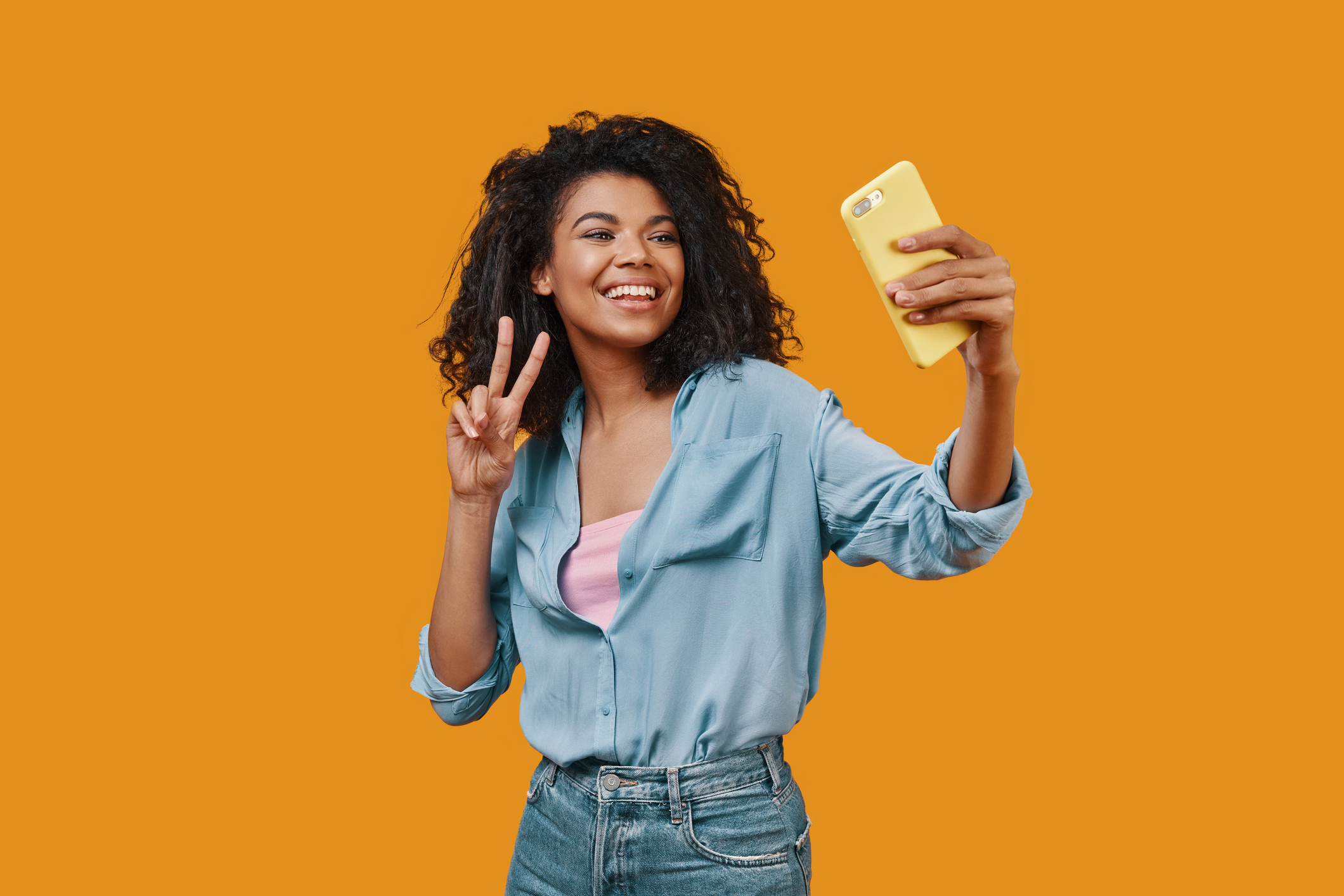 Krejt e njohim dikë që s’i shkon dita pa bërë selfie 📸 – Por a e dini sa milionë selfie bëhen çdo ditë në botë?