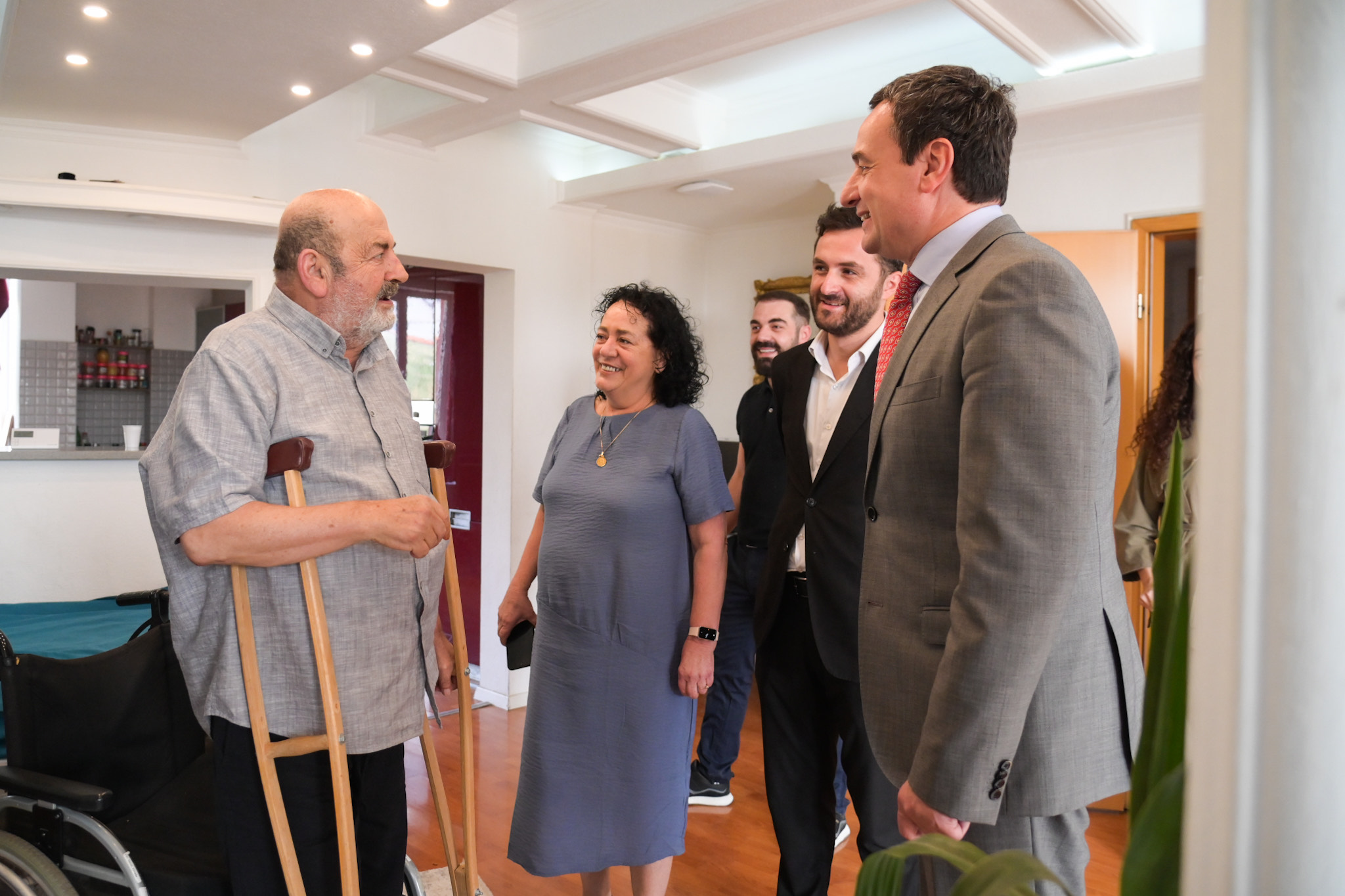 Vdekja e Enver Petrovcit, Kurti: Sot Kosova humbi një thesar kombëtar