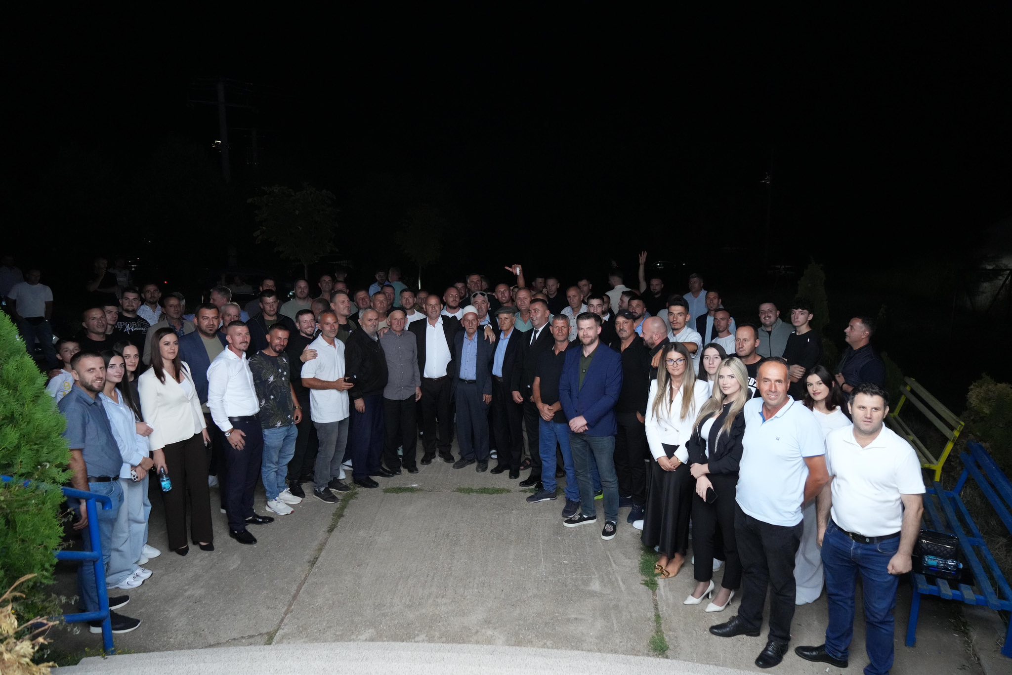 Ramiz Lladrovci në takim me banorët e Drenasit, kërkon votën edhe për 4 vjet
