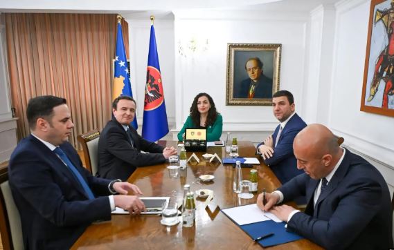 Presidentja fton në takim krerët e partive politike