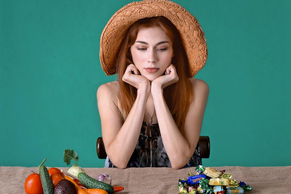 Stomaku kundër trurit: Si të bindni veten për një dietë më të shëndetshme?