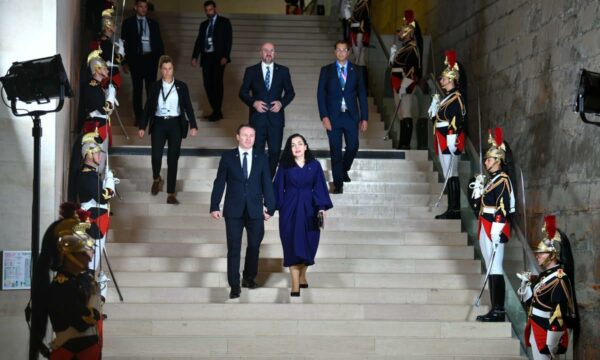 Sadriu: Presidentja zgjodhi Riadin në vend të Parisit, francezët ftuan Kurtin