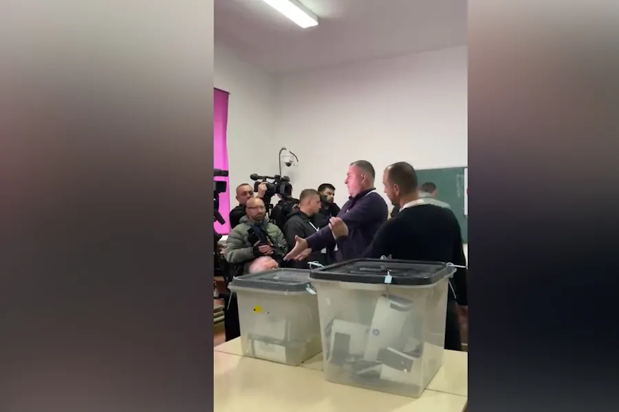 Në veri komisionerët “ngrisin zërin” kundër mediave