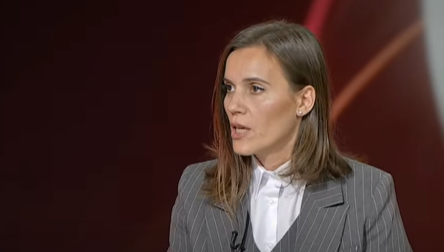 Kandidatja e NISMËS për Prizrenin ironizon me kryetarin aktual: me e dëgju Totajn duhet ta lëmë të garojë me veten