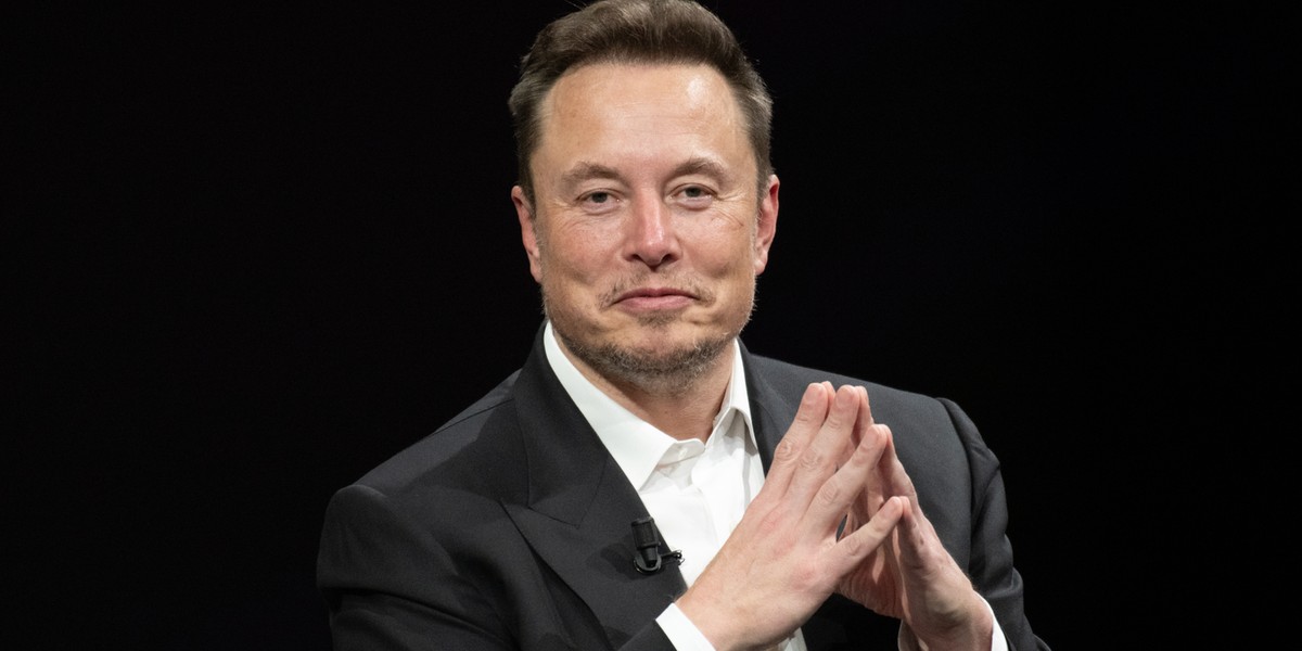 Elon Musk thyen çdo rekord, bëhet njeriu i parë në histori me pasuri 500 miliardë dollarë!
