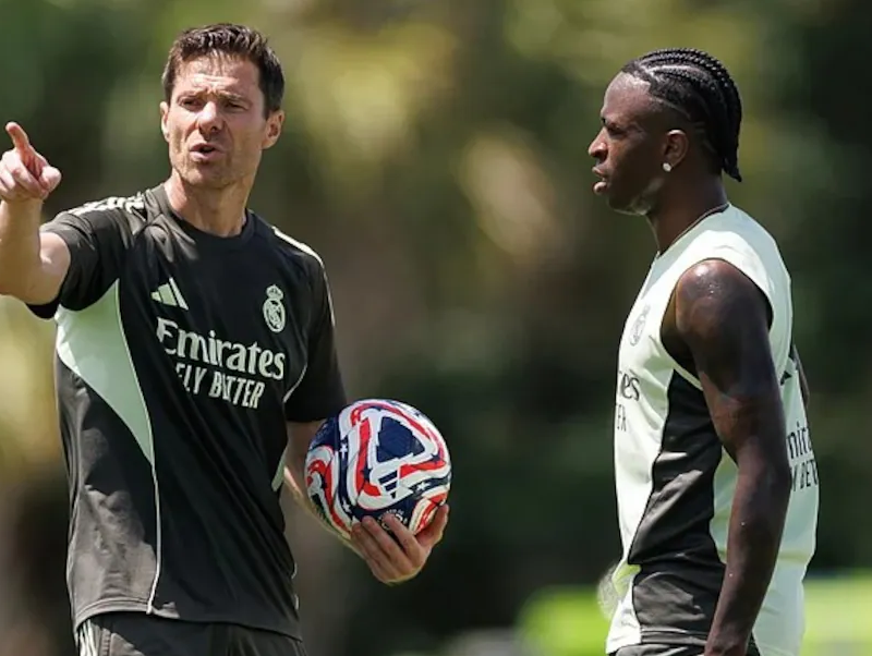 Xabi Alonso konfirmon: Vinicius Jr nuk do të dënohet, ka kërkuar falje