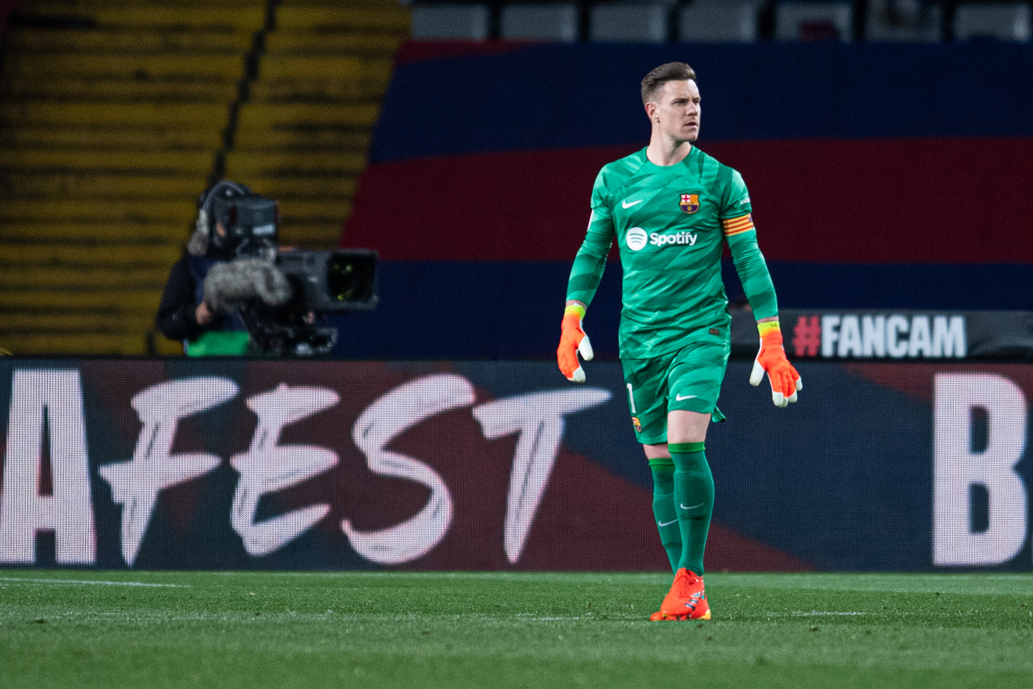 Tre gjigantë të Premier League pas Ter Stegen – Barcelona mund të humbasë kapitenin në janar