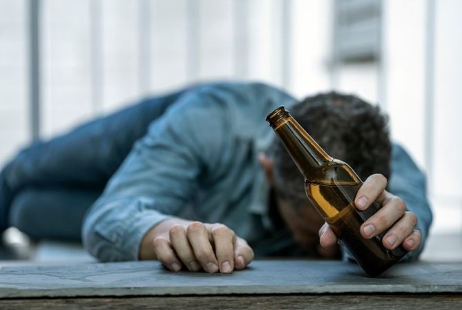 Dyfishohen vdekjet nga alkooli në SHBA