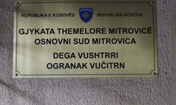Dënohet me 1 vit e 4 muaj burgim mësuesi që akuzohej se ngacmoi nxënëset në Vushtrri
